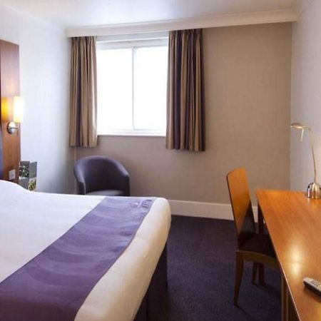 Premier Inn Leek Town Centre Exterior foto