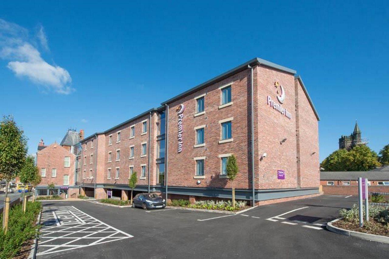 Premier Inn Leek Town Centre Exterior foto